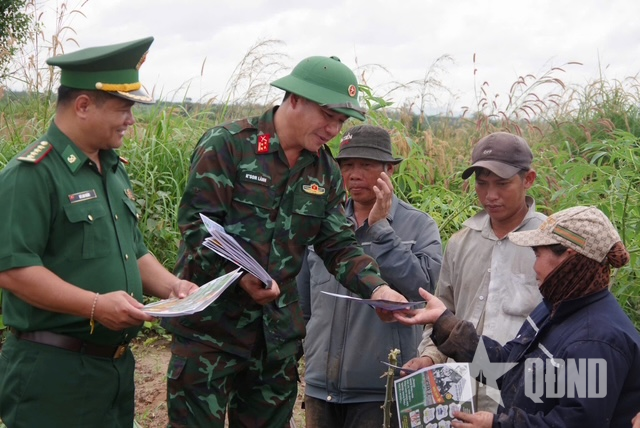 Ban Chỉ đạo Đề án 1371 tỉnh Đắk Lắk phổ biến pháp luật tại xã Ea Rvê
